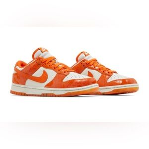 WMNS Dunk Low Cracked Orange